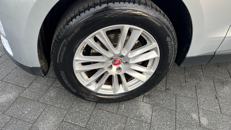 Jaguar F-Pace 2.0d Portfolio 5dr Auto AWD Diesel Estate